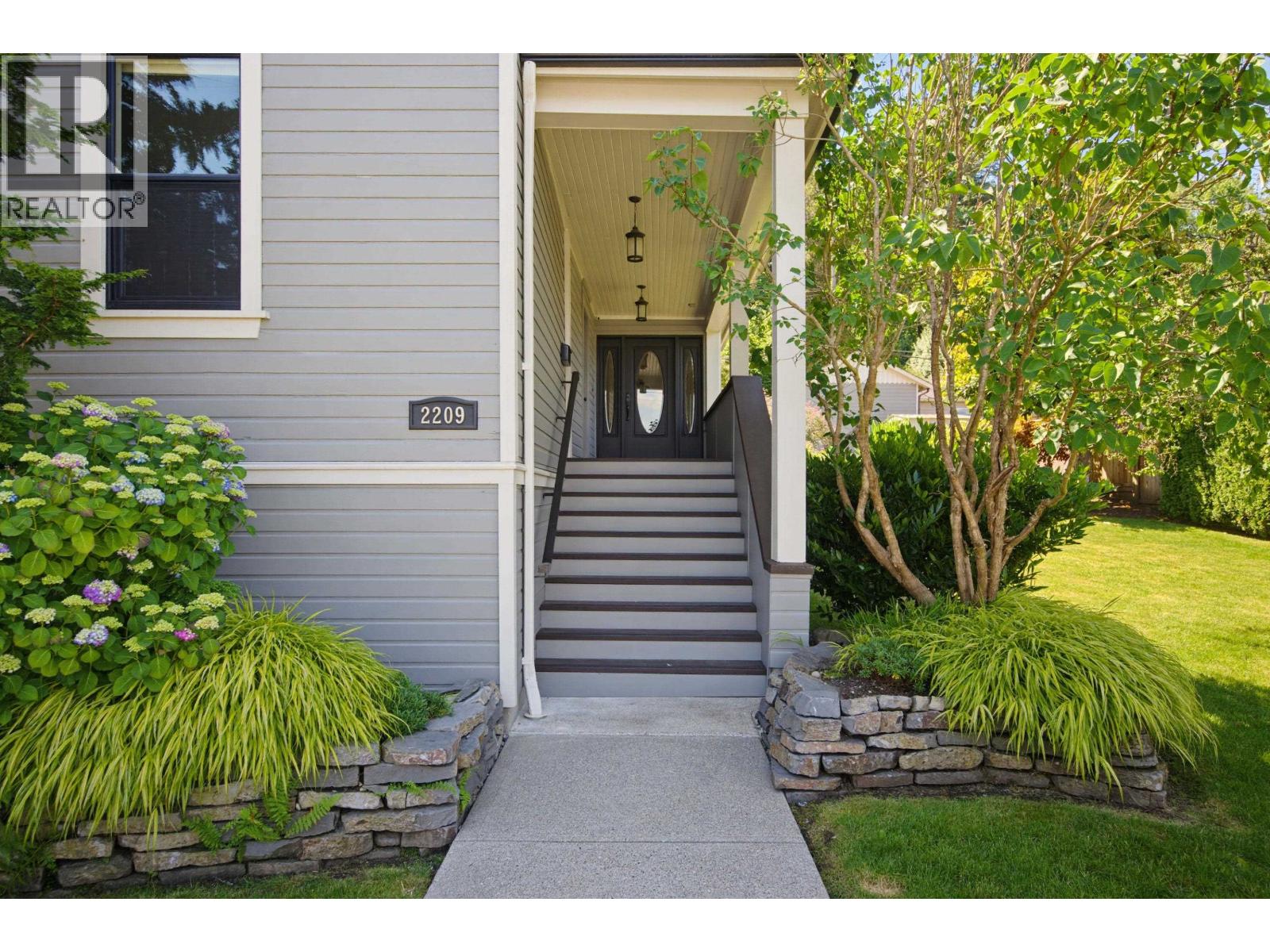 2209 ST. GEORGE STREET