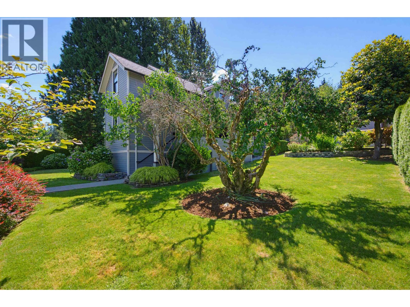 2209 ST. GEORGE STREET