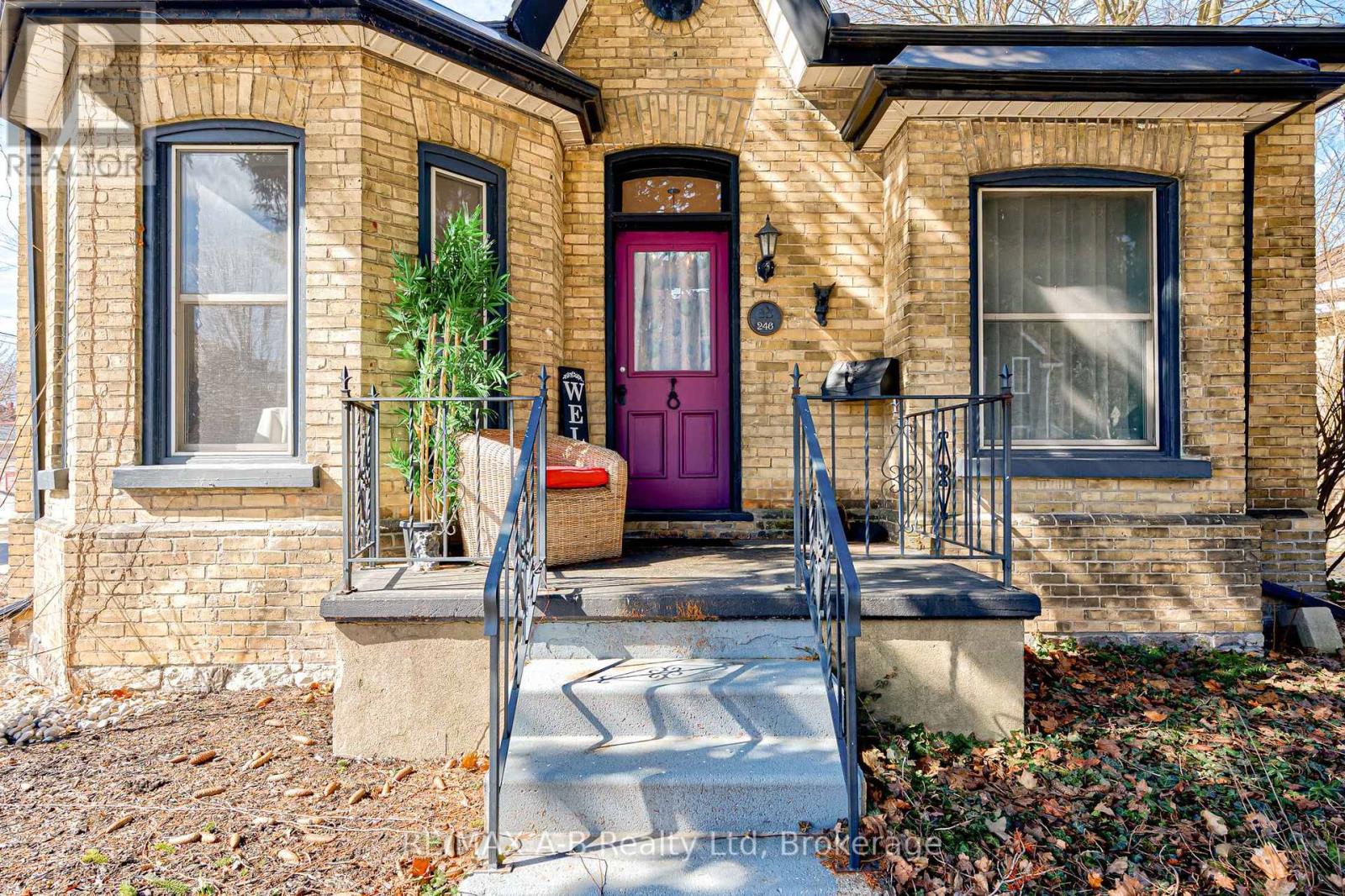 246 WELLINGTON STREET