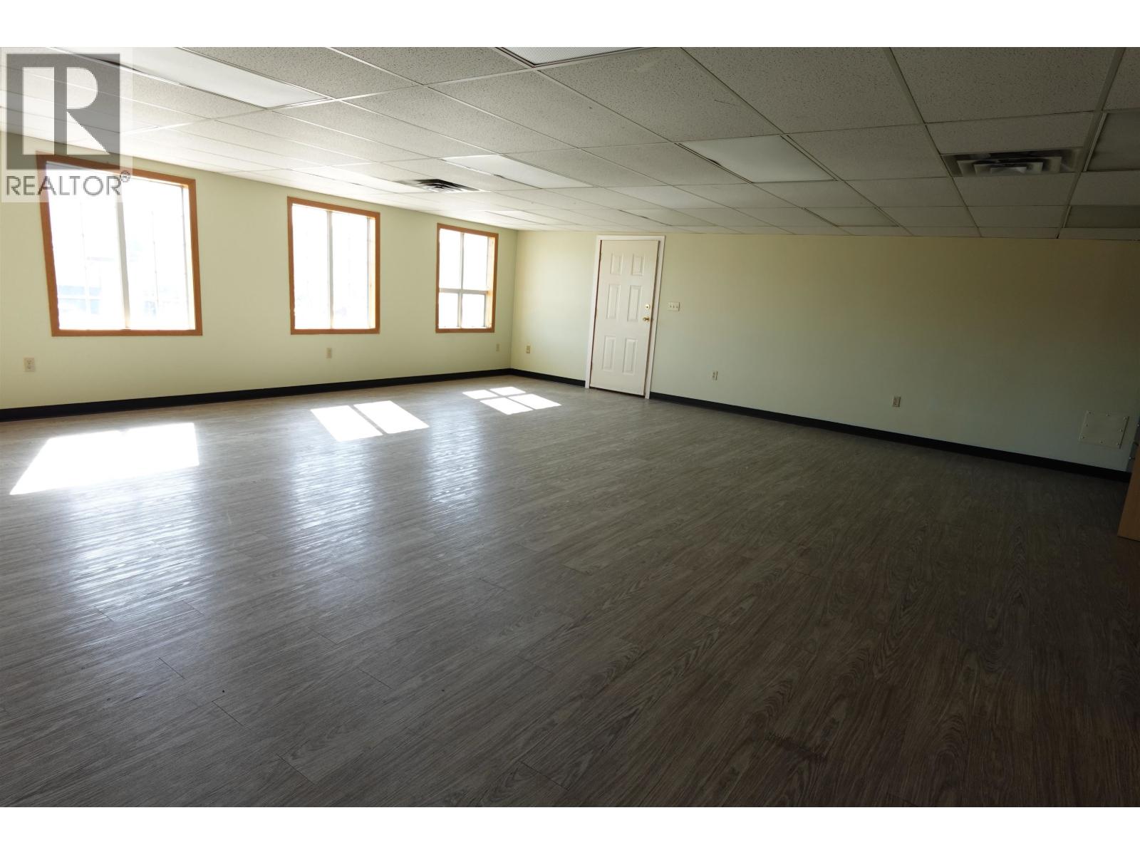 TOP FLR 469 ANDERSON DRIVE