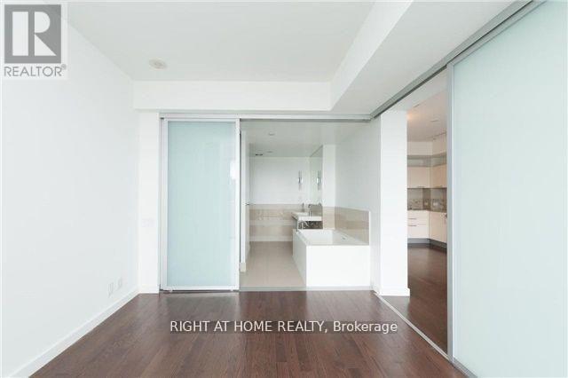 3201 - 390 CHERRY STREET