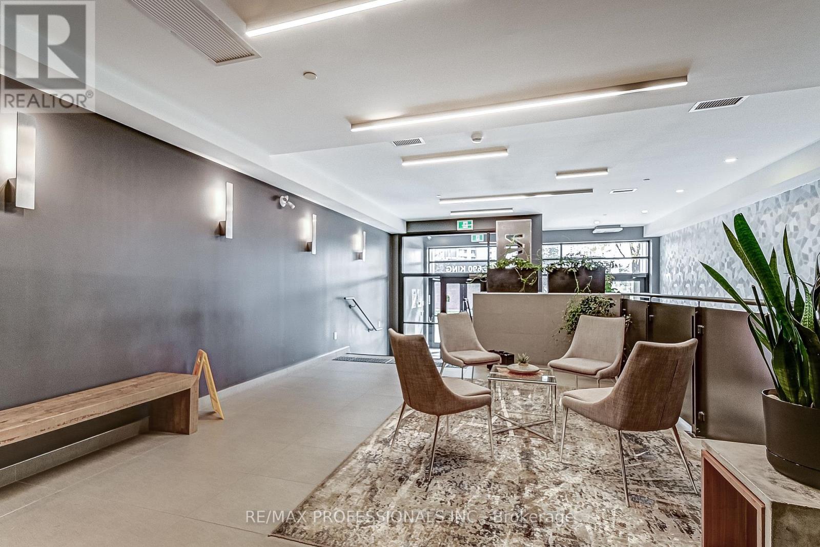 421 - 690 KING STREET W