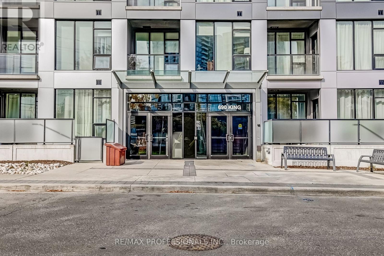 421 - 690 KING STREET W