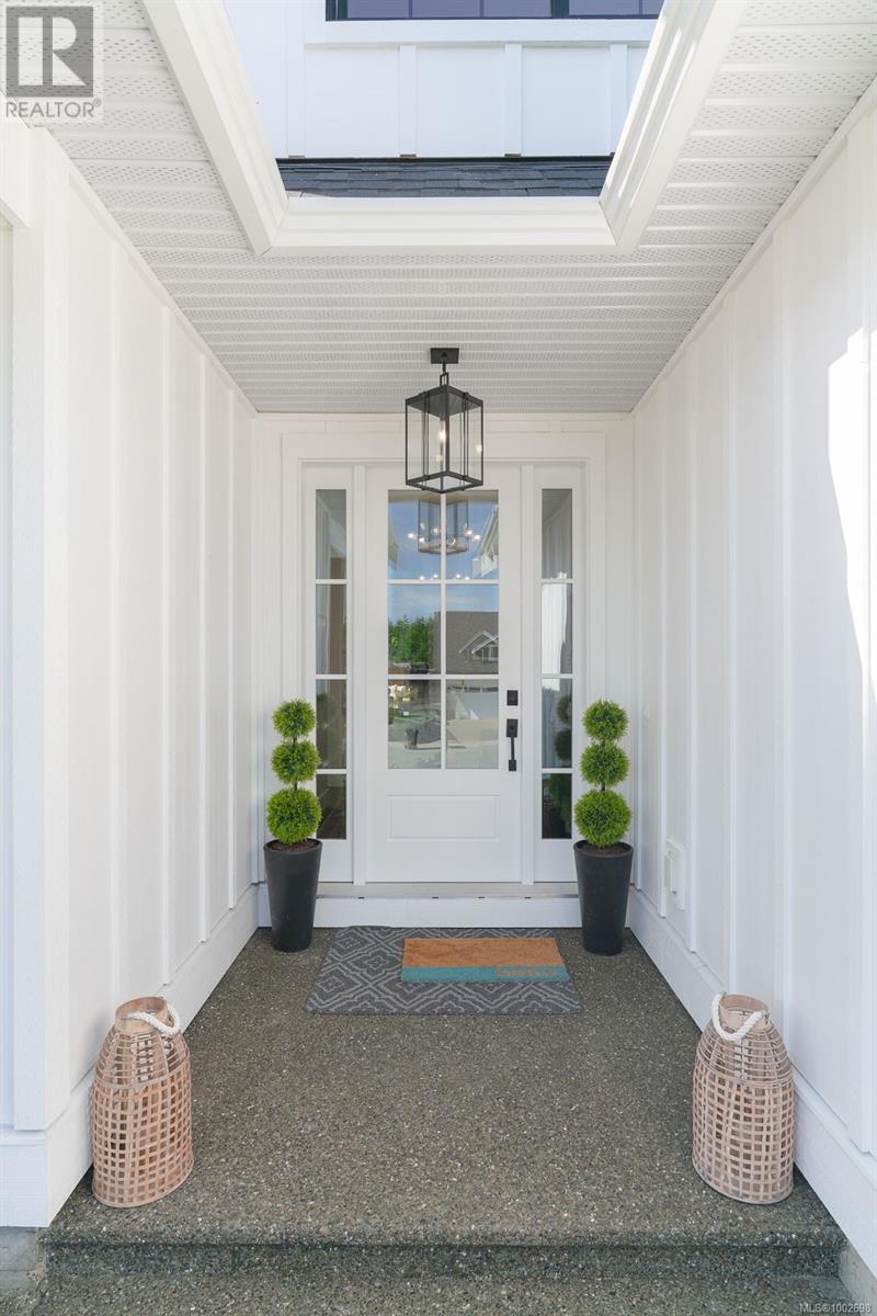 3176 Arbutus Dr