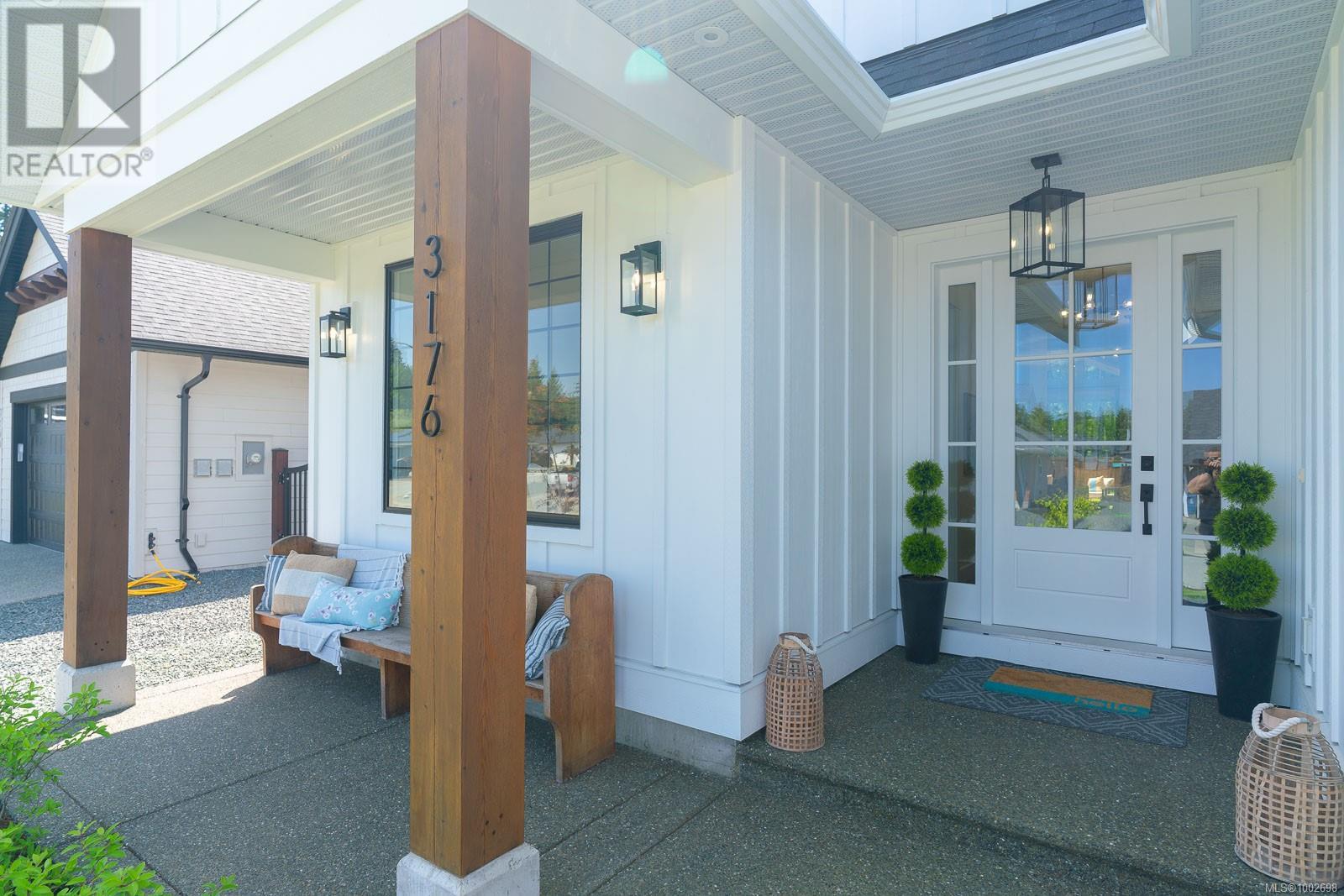 3176 Arbutus Dr