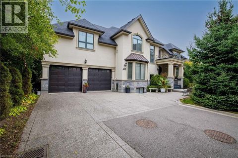 108 LIVNO Common Oakville ON L6L1H1