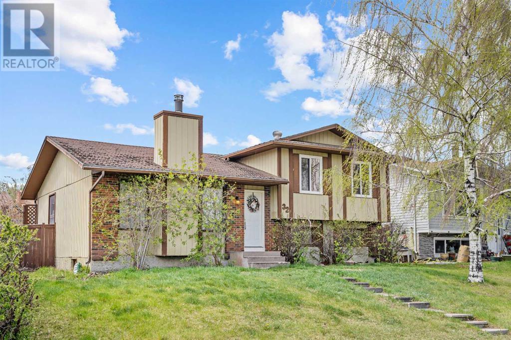 32 Deercrest Close SE
