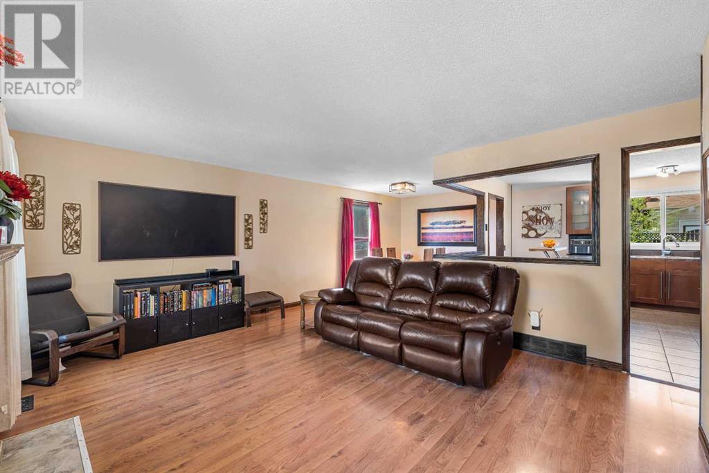 32 Deercrest Close SE