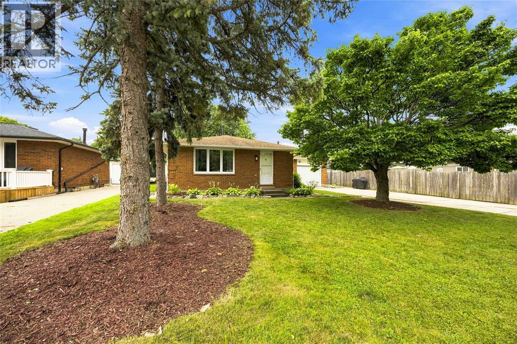 464 PARKDALE CRESCENT