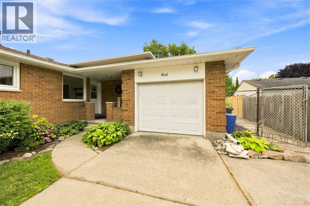 464 PARKDALE CRESCENT