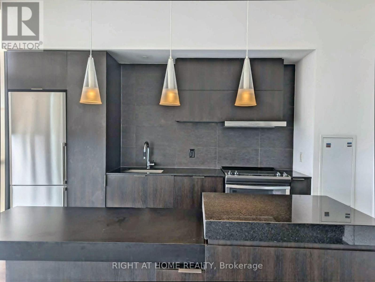 4908 - 101 CHARLES STREET E