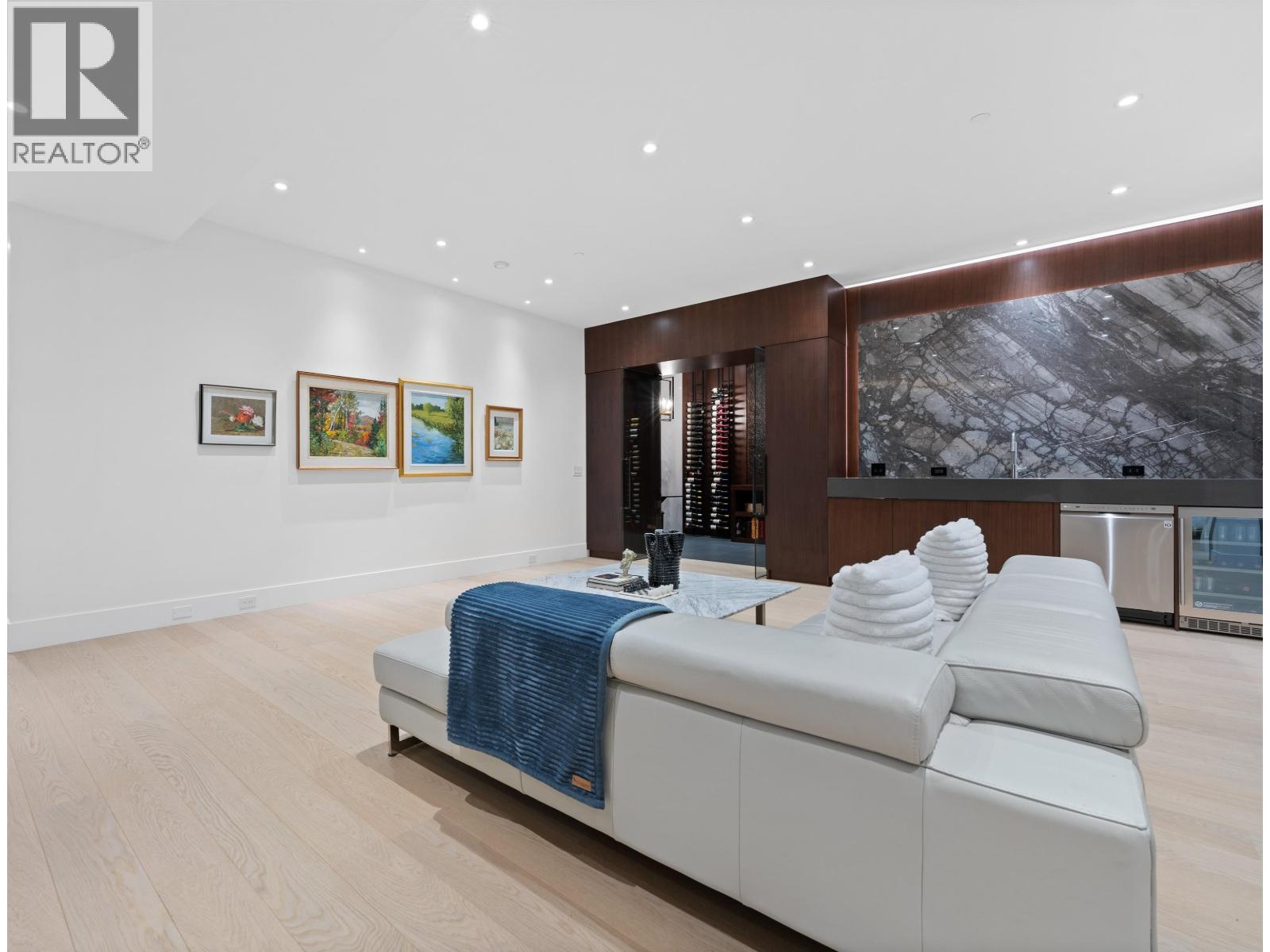 2965 ALTAMONT CRESCENT