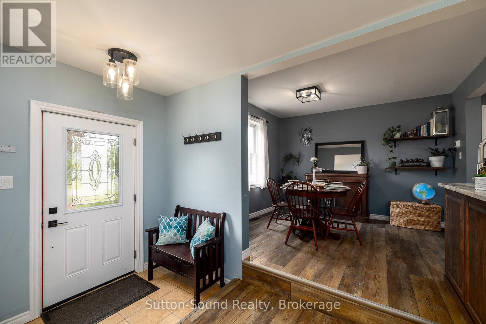864 16TH STREET W