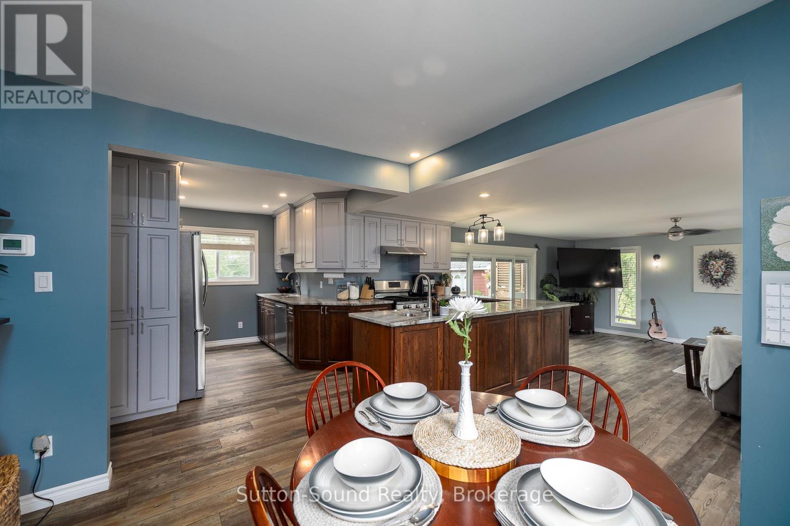 864 16TH STREET W