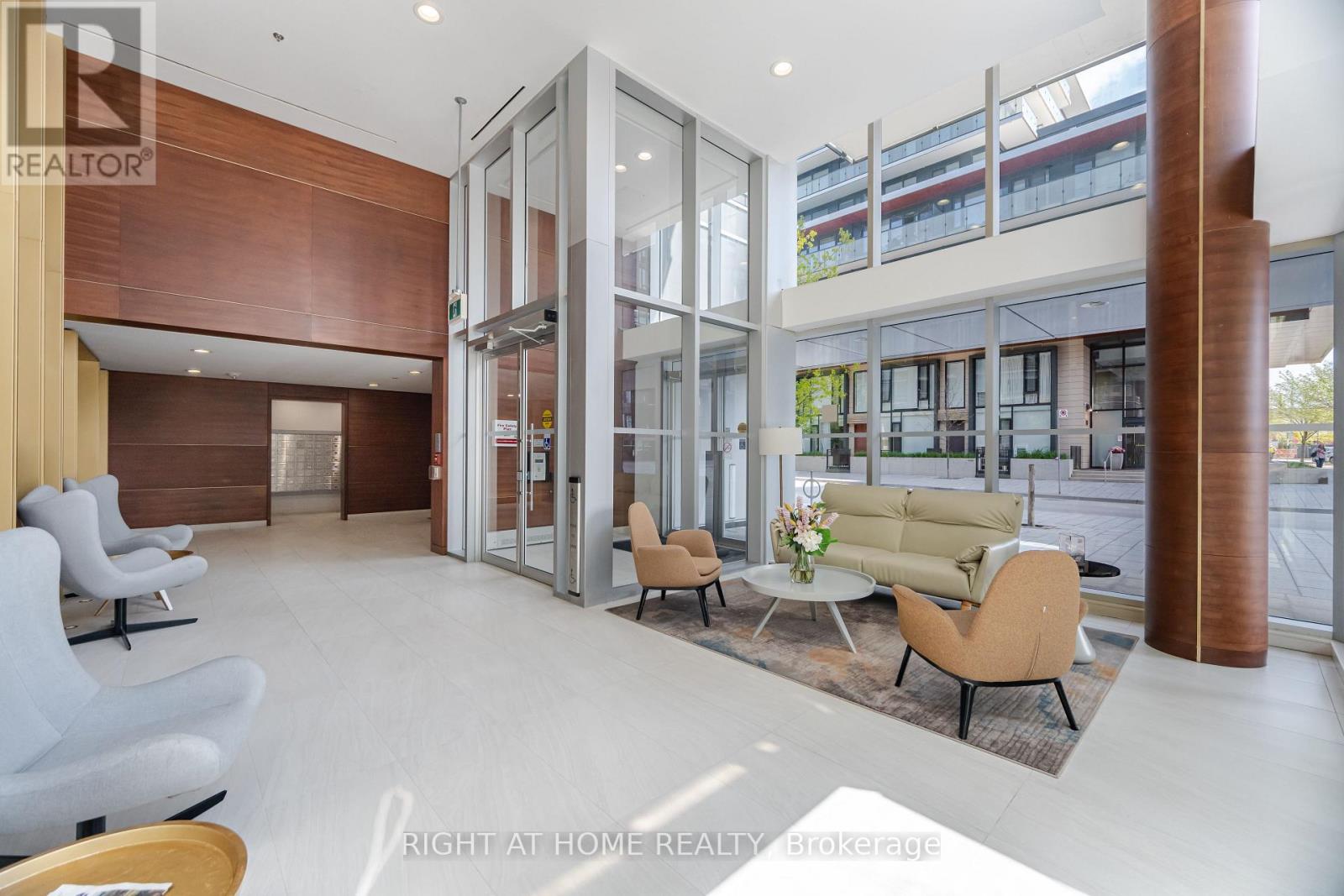 S419 - 455 FRONT STREET E