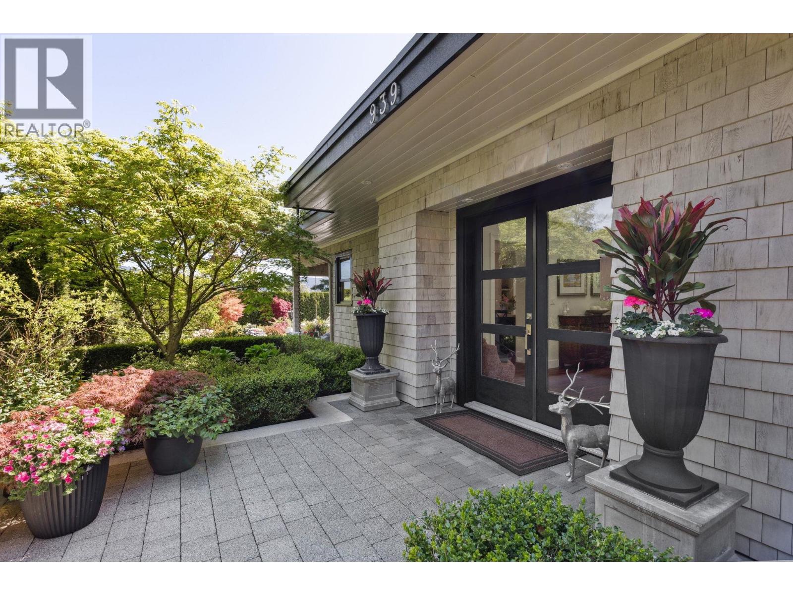 939 FRIAR CRESCENT