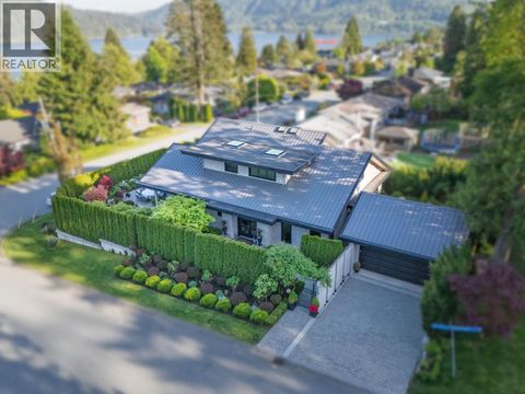 939 FRIAR CRESCENT North Vancouver BC V7G1M5