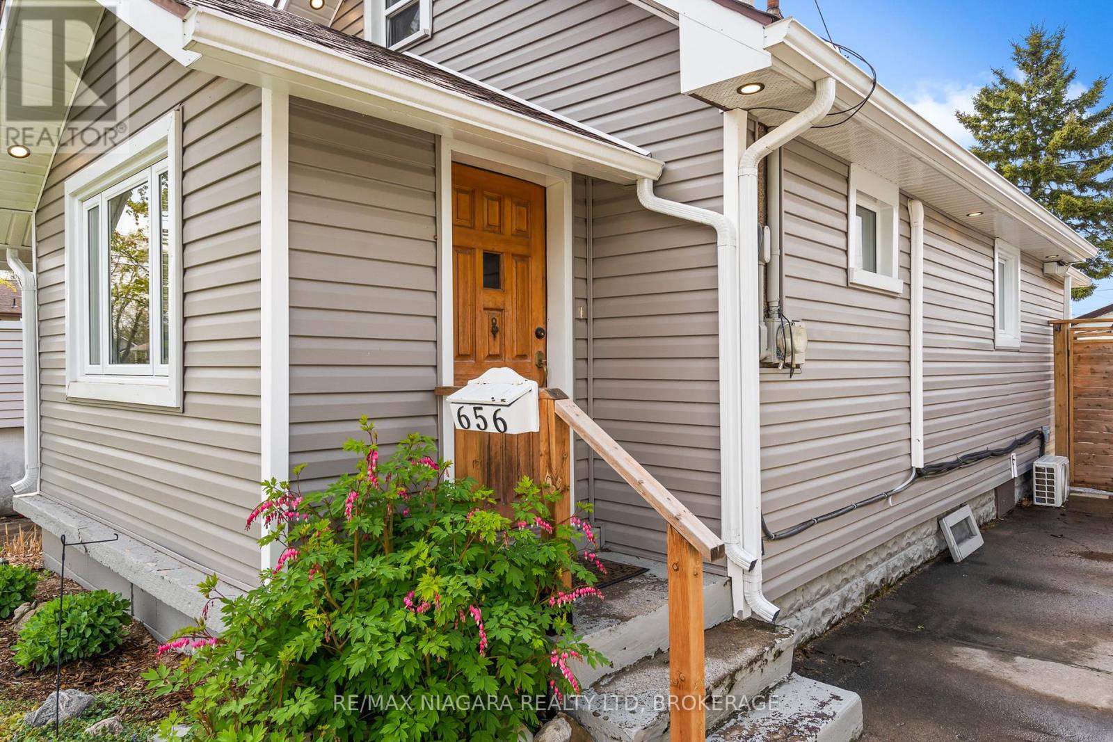 656 STEELE STREET
