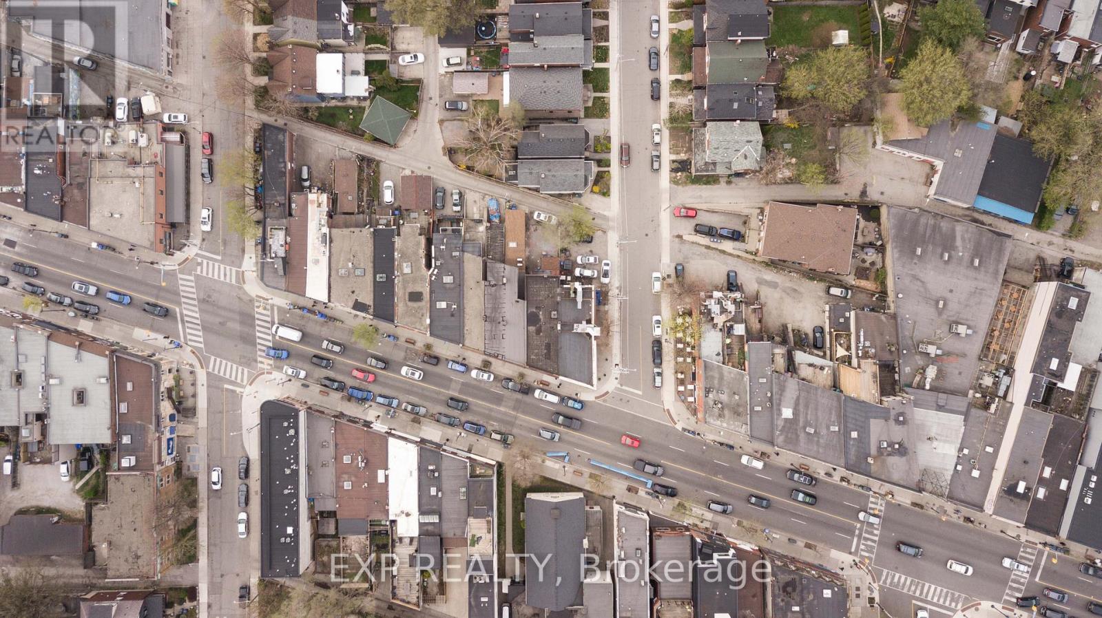 3052 DUNDAS STREET W