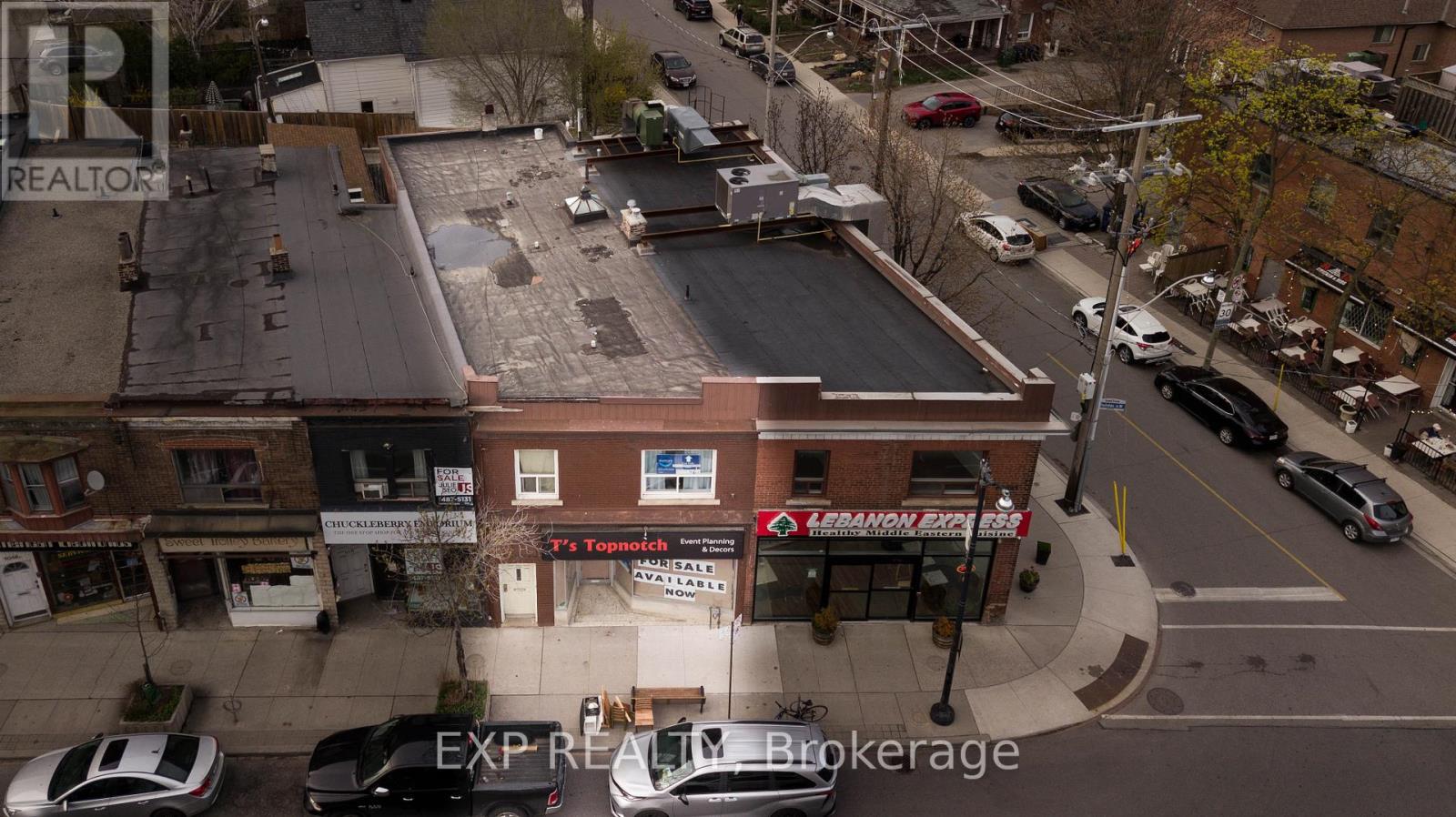 3052 DUNDAS STREET W