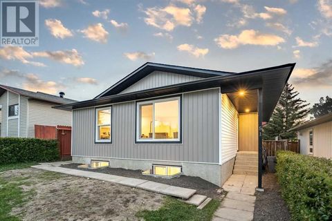 51 Beddington Circle NE Calgary AB T3K1N8