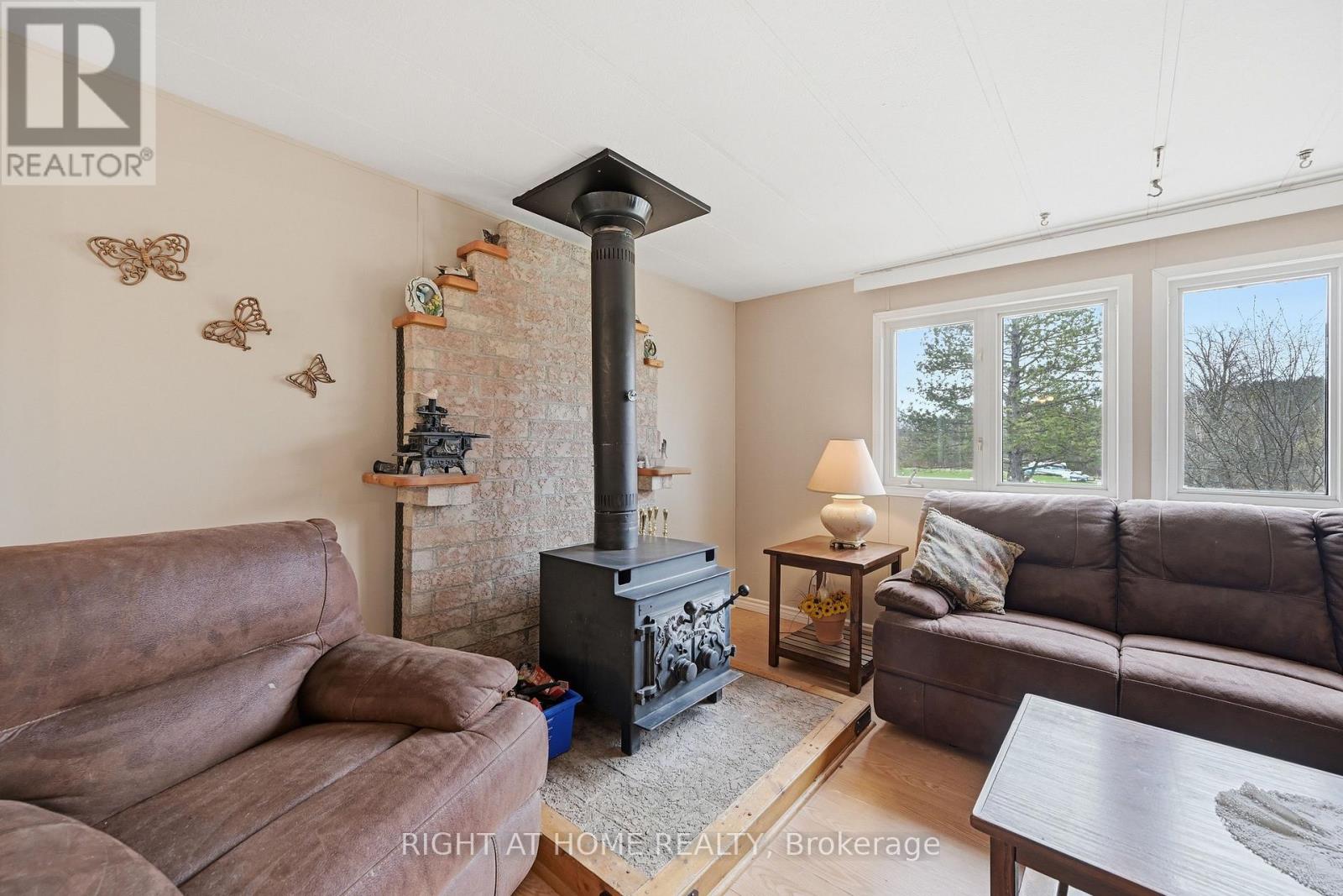 131 HILLSIDE CRES - 1294 8TH CONCESSION ROAD W