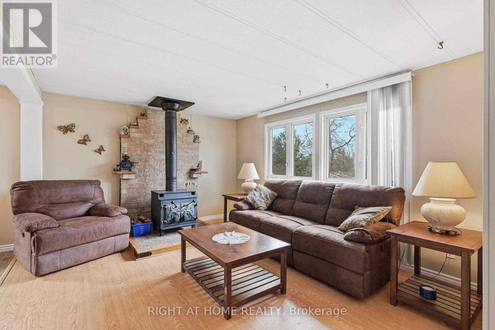 131 HILLSIDE CRES - 1294 8TH CONCESSION ROAD W