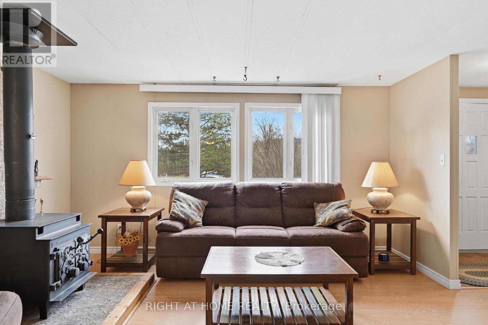 131 HILLSIDE CRES - 1294 8TH CONCESSION ROAD W