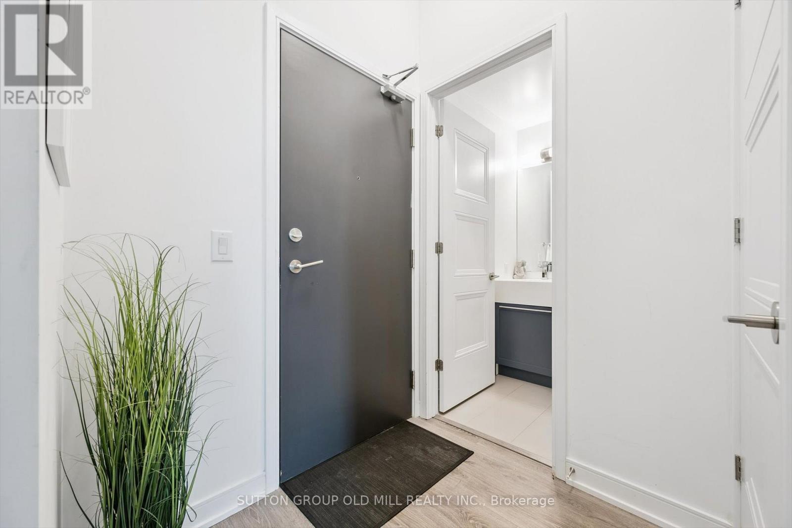 101 - 25 NEIGHBOURHOOD LANE