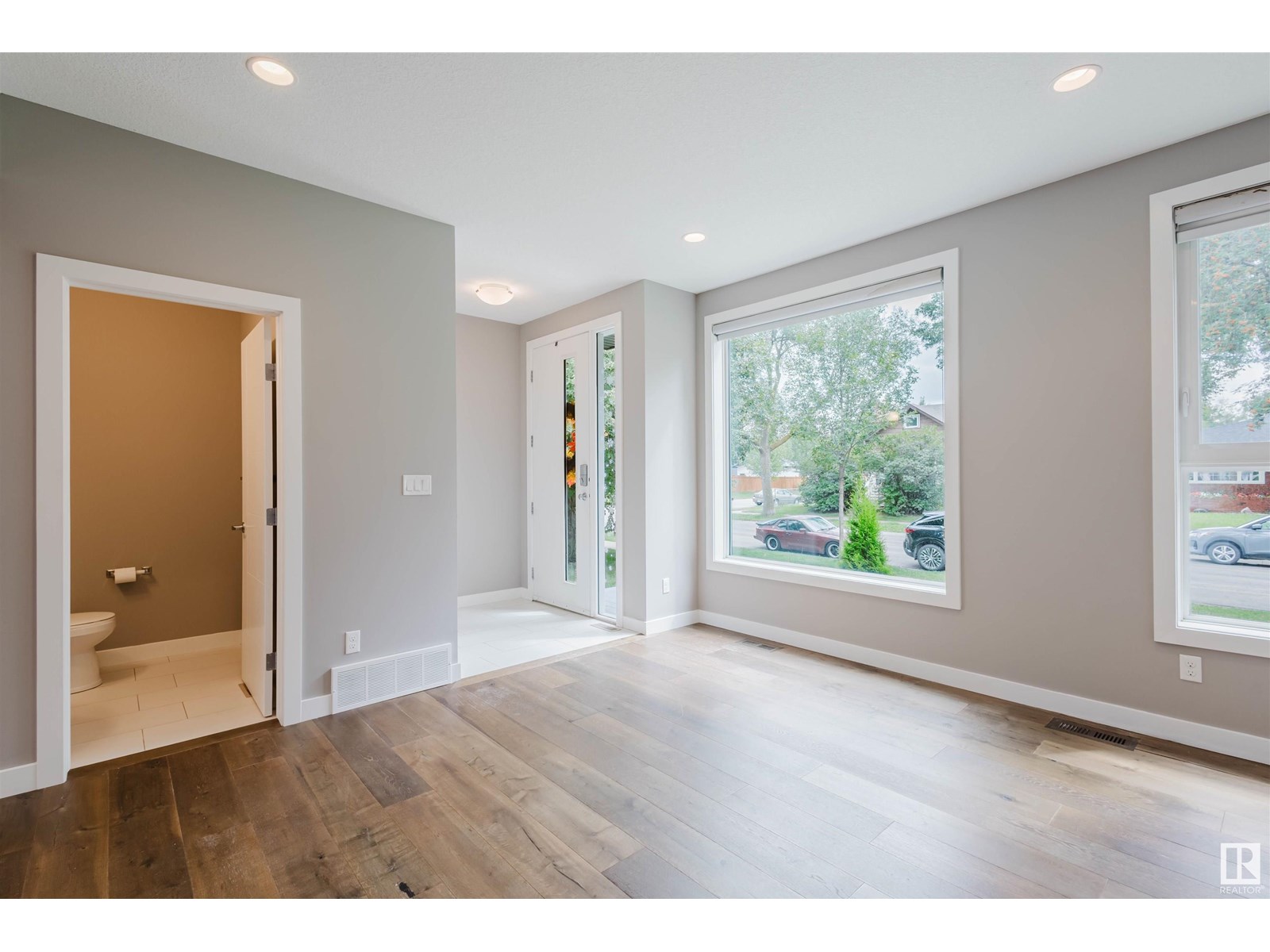 9308 74 AV NW