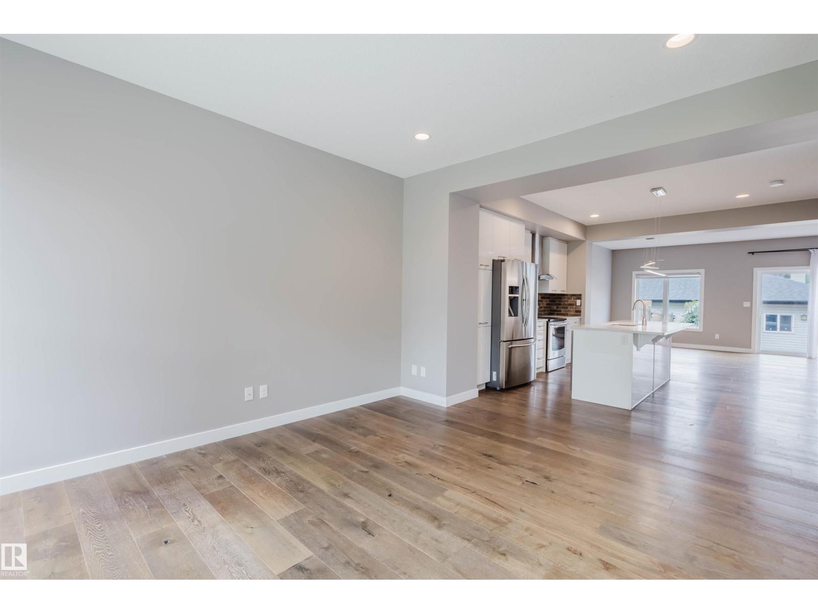 9308 74 AV NW