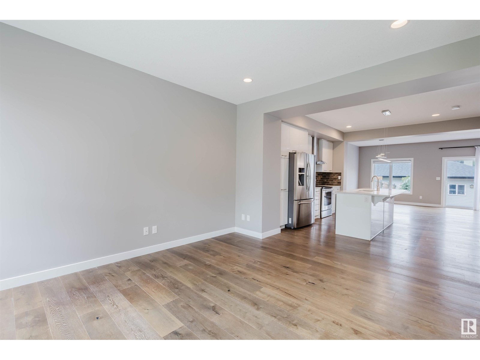9308 74 AV NW