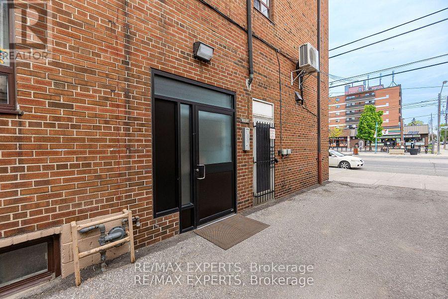 102 - 3261A LAKE SHORE BOULEVARD W