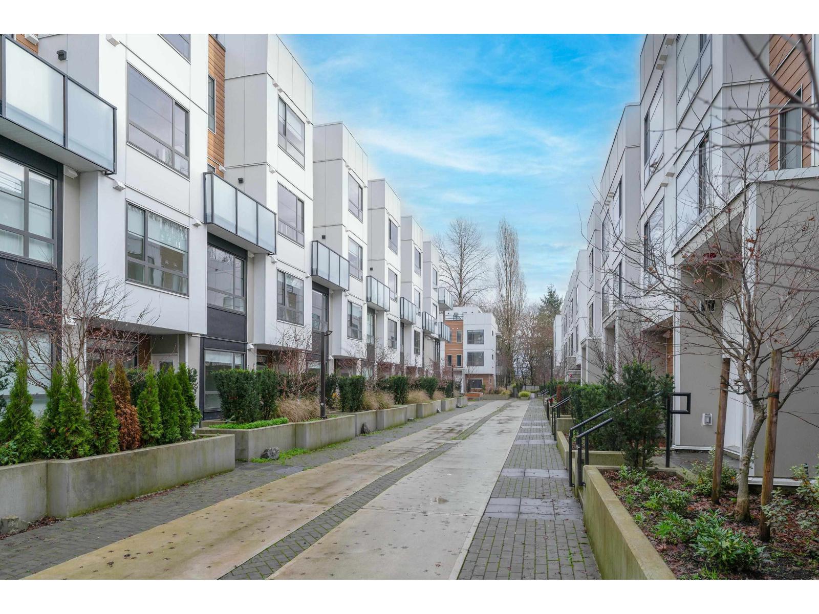 31 6328 KING GEORGE BOULEVARD