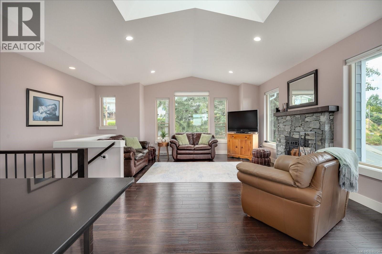 372 Cariboo Dr