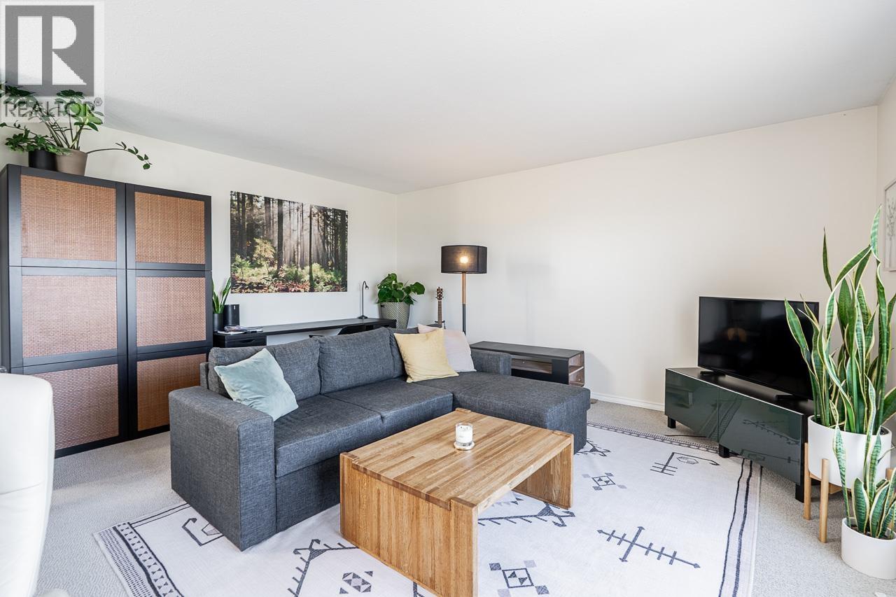 238 W 4TH STREET
