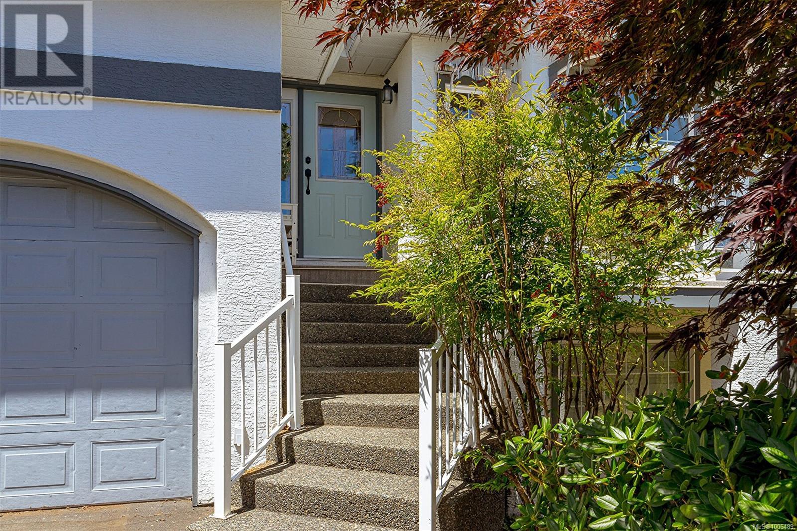 2619 Crystalview Dr