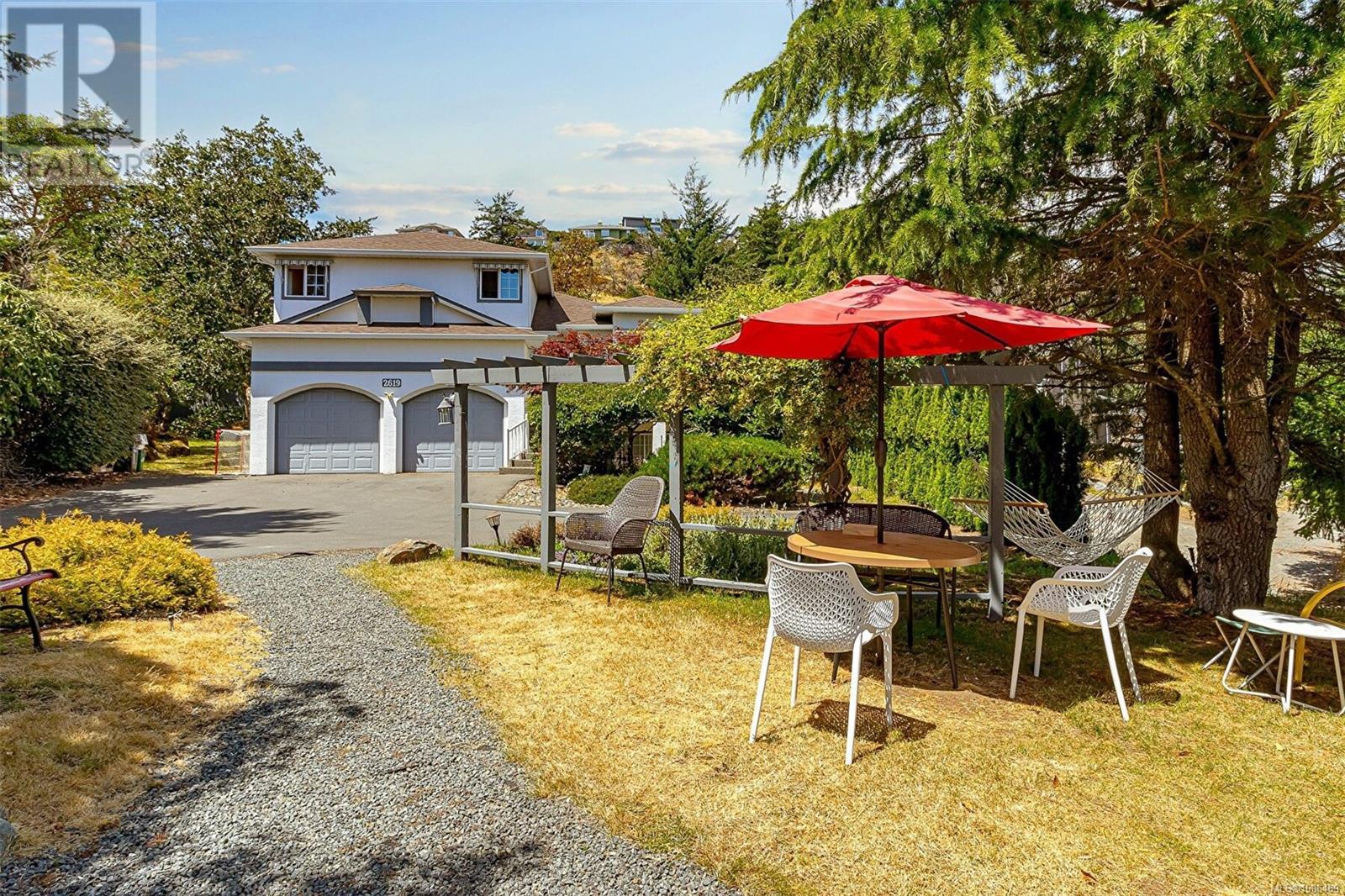 2619 Crystalview Dr