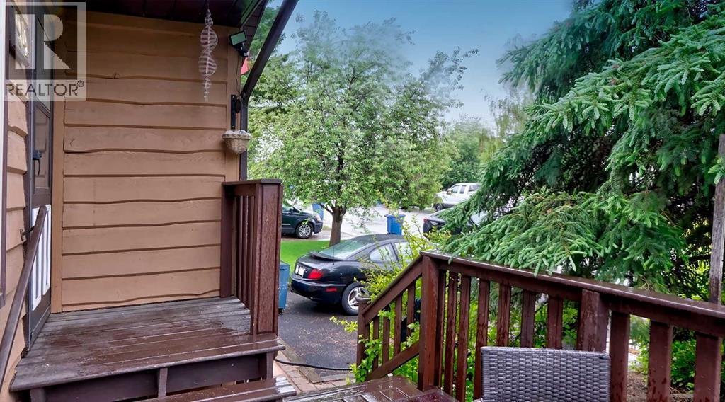 94 Elk Hill SE