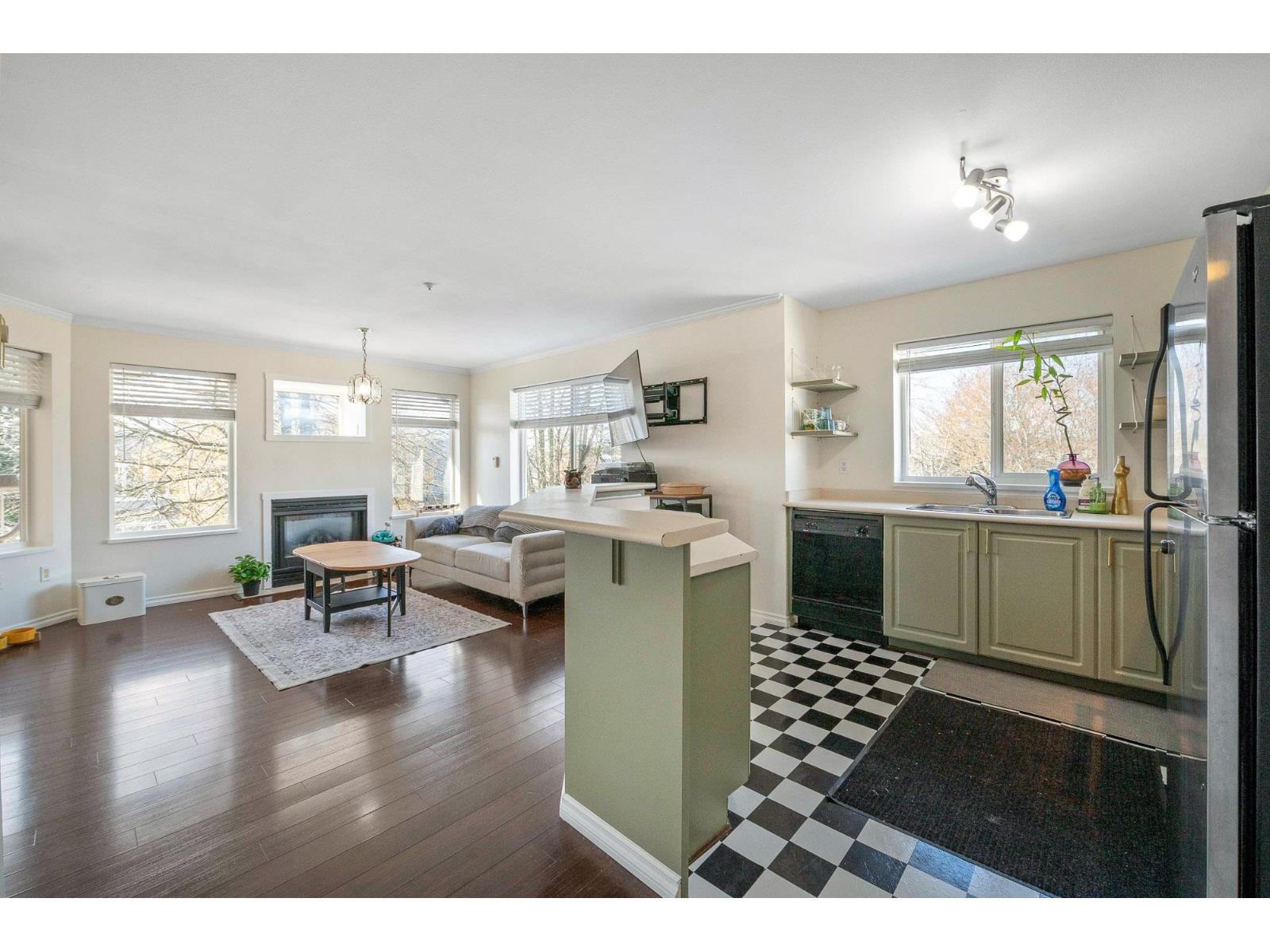 407 33407 TESSARO CRESCENT