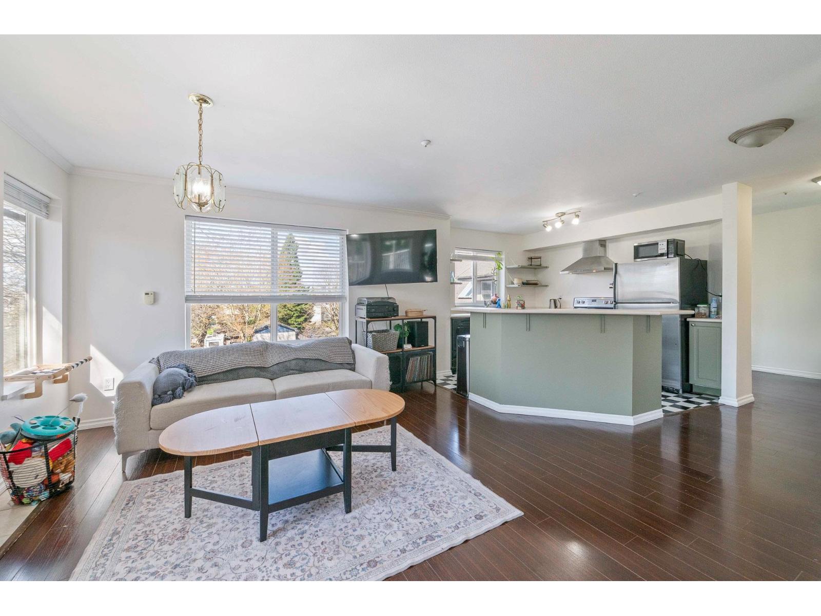 407 33407 TESSARO CRESCENT