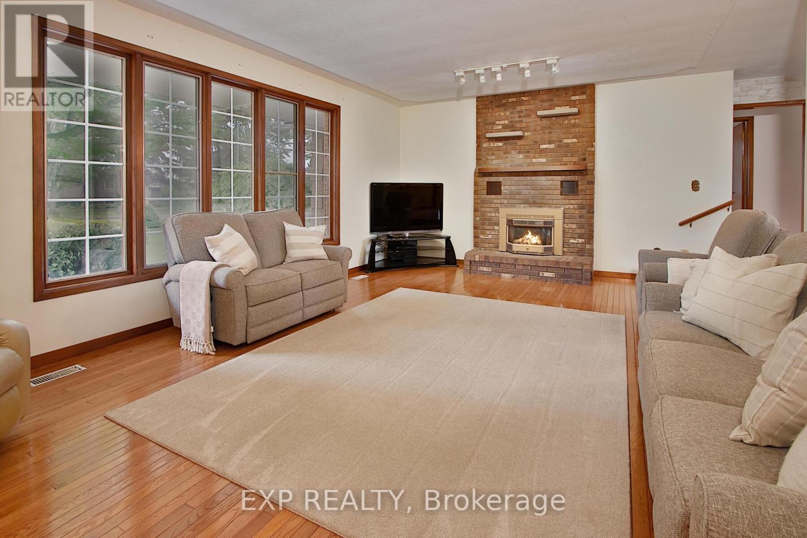 1265 GLADSTONE DRIVE