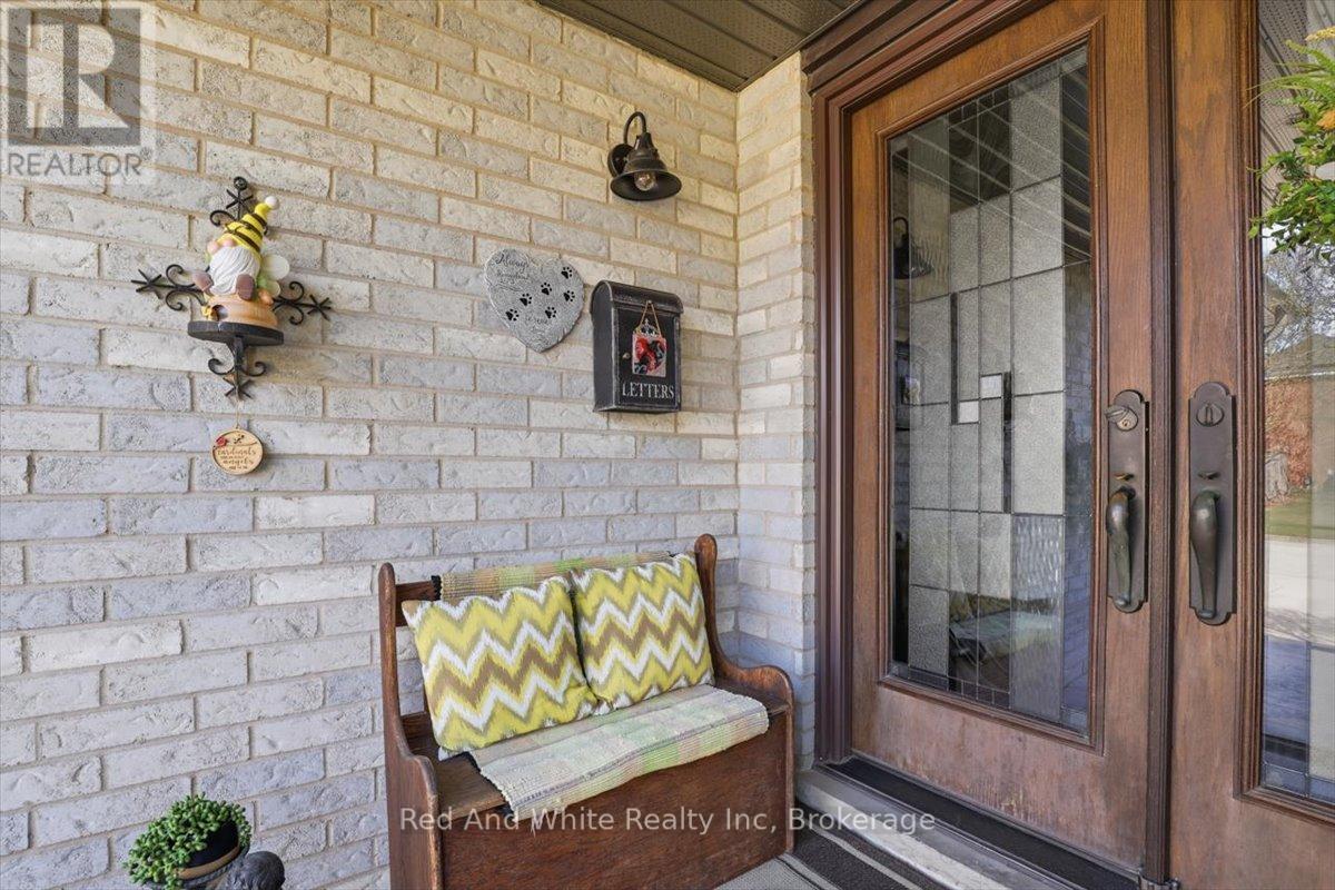 4 BREWSTER PLACE