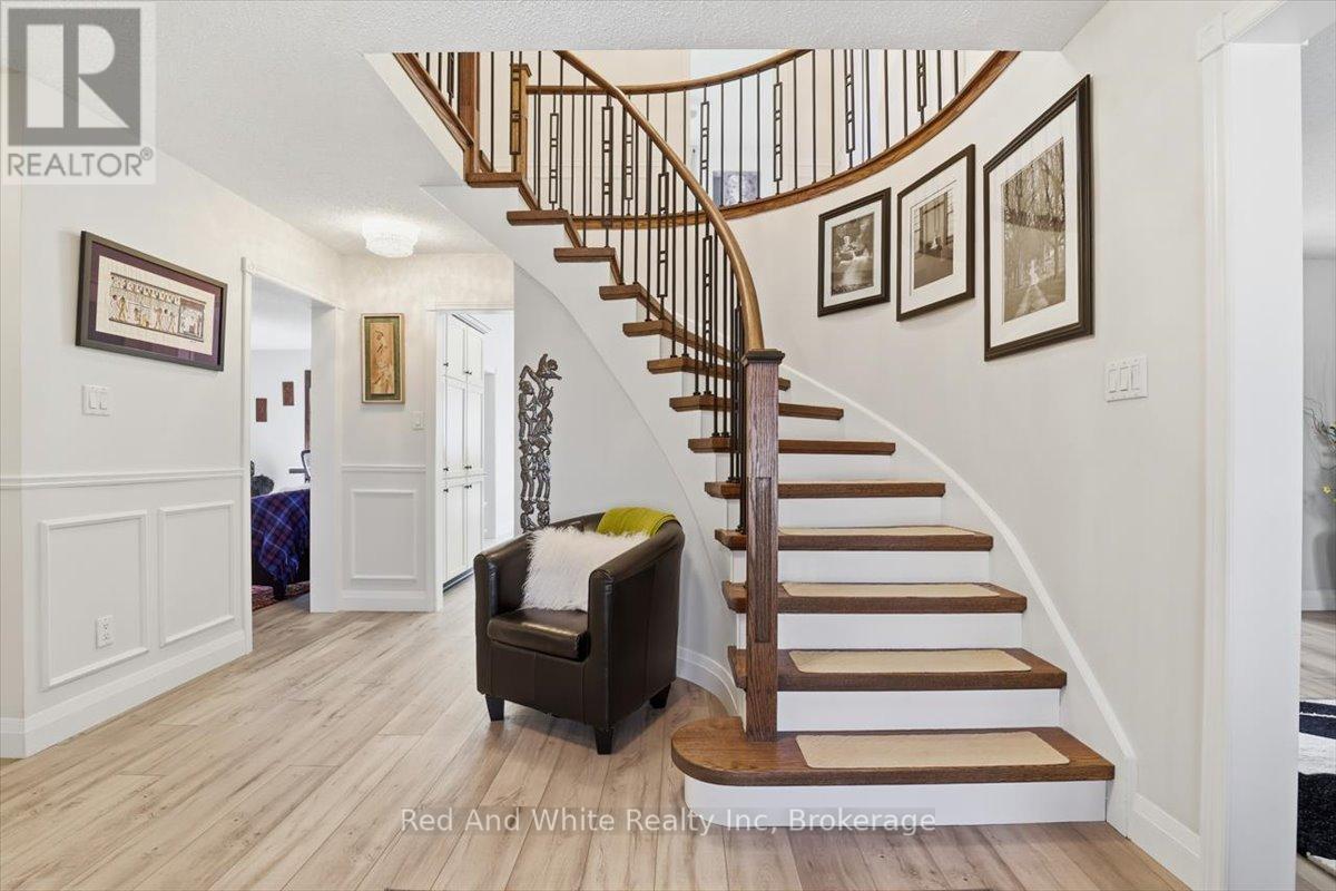 4 BREWSTER PLACE
