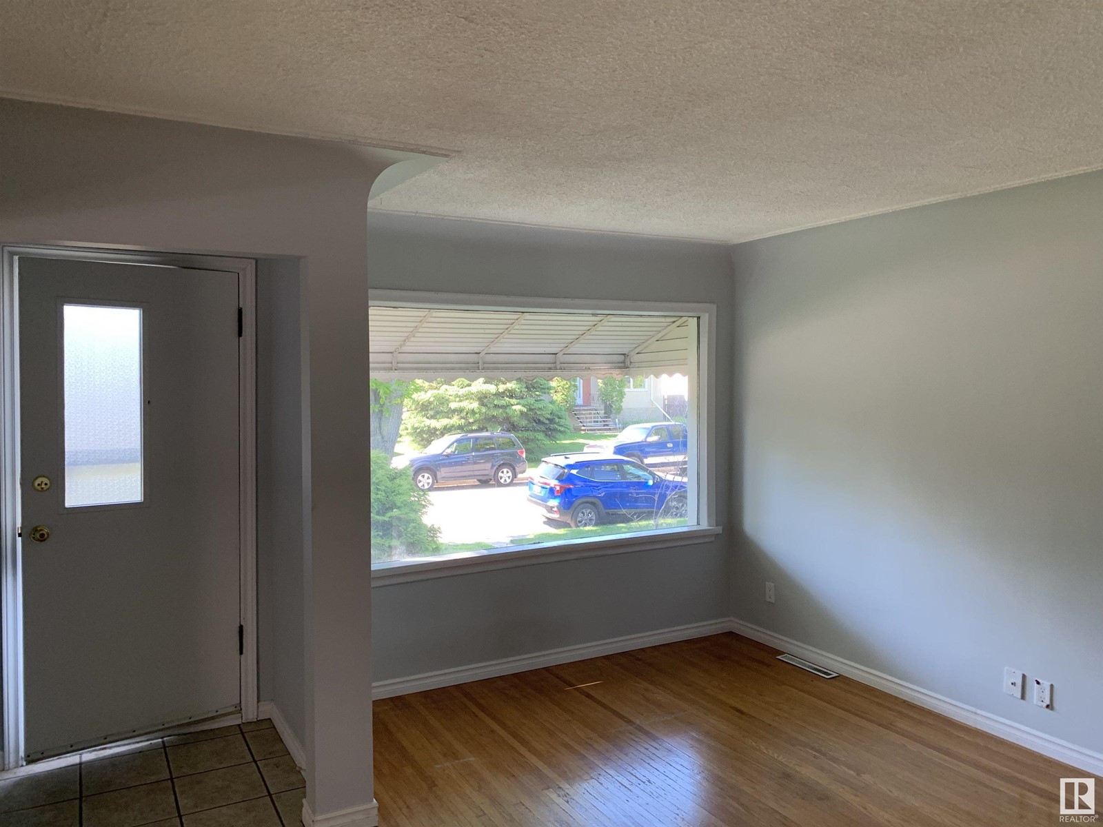 8110 83 AV NW