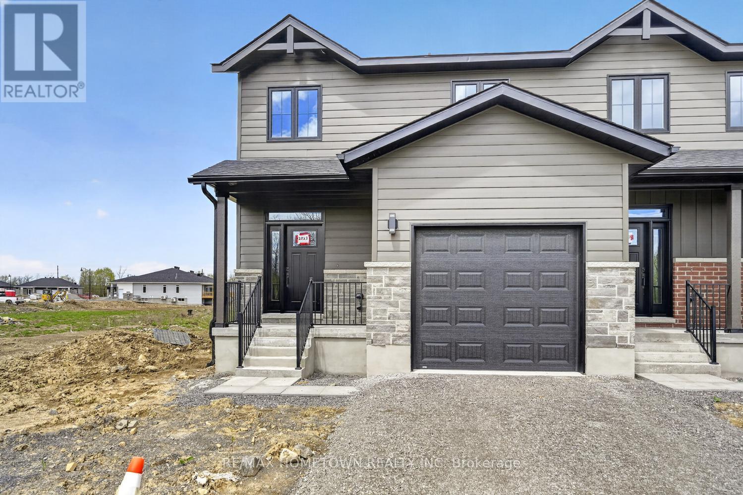 1013 DOBBIE STREET