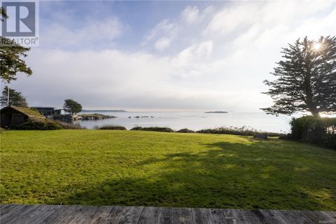 3901 Tudor Ave Saanich BC V8N4L3