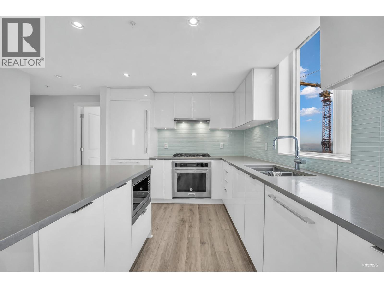 1607 6638 DUNBLANE AVENUE