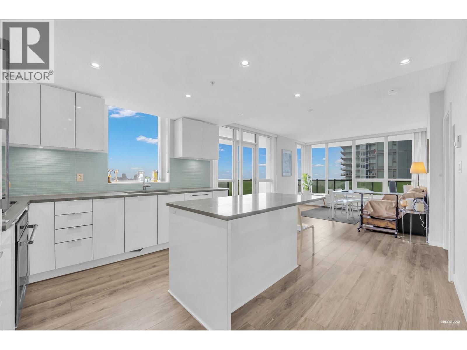 1607 6638 DUNBLANE AVENUE