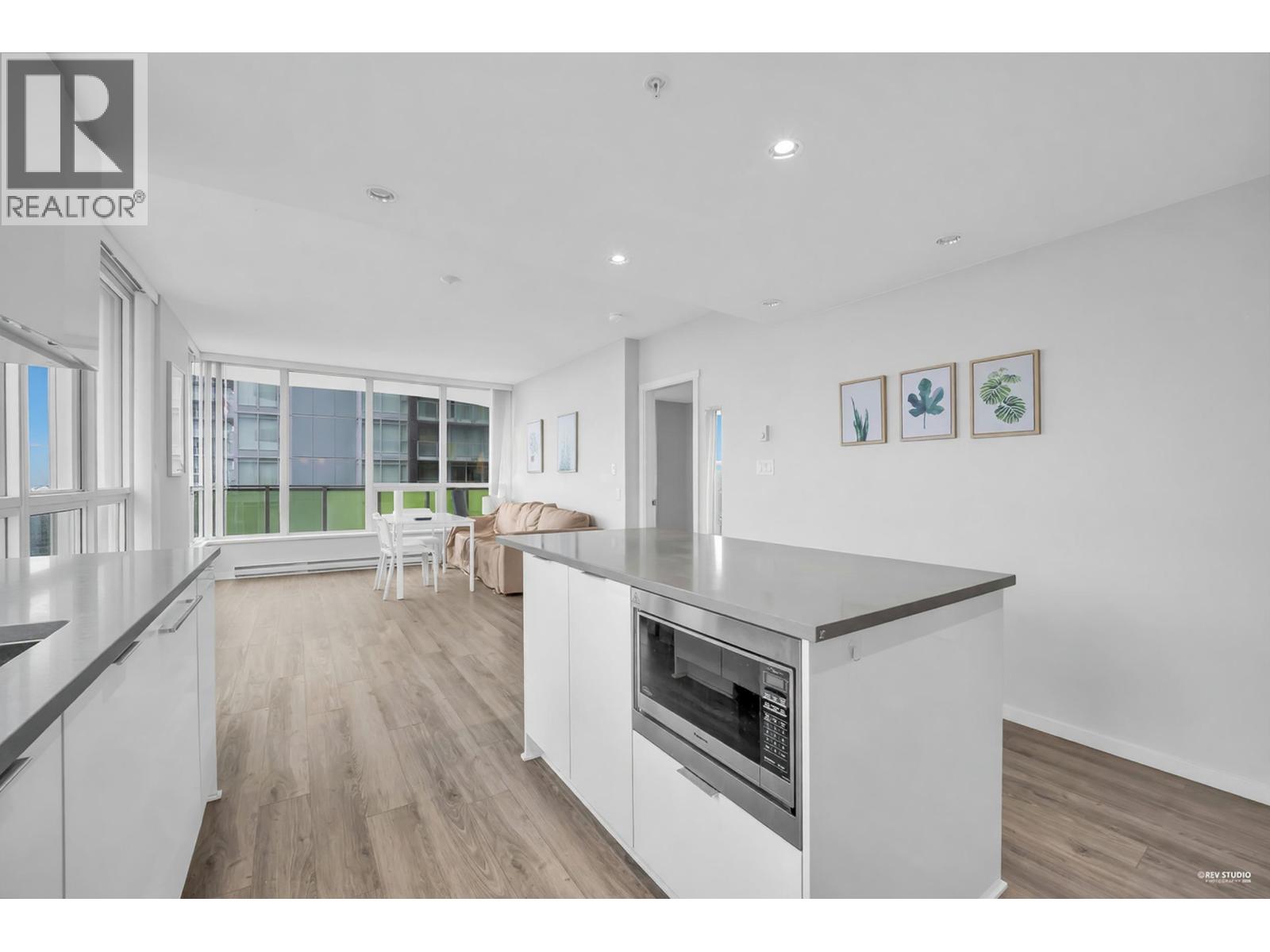 1607 6638 DUNBLANE AVENUE